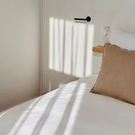 Edgar Hotel *